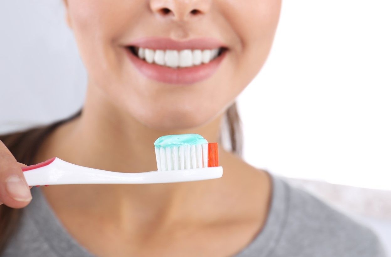 Чем отличаются зубные пасты, которые мы покупаем и используем?