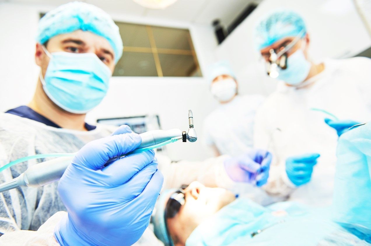 Двухэтапная имплантация зубов: что это такое, каковы плюсы и минусы метода?