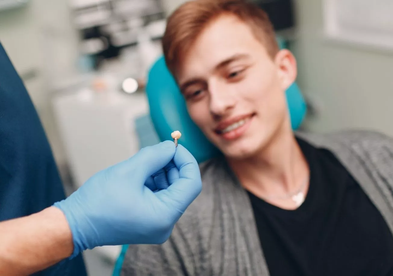 Замена зубов на импланты: плюсы и минусы