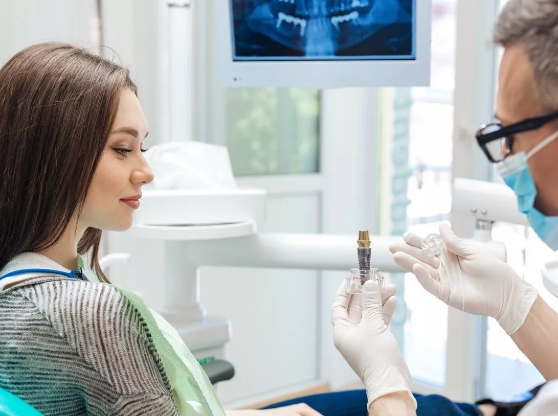 Какие документы я должен получить при имплантации зубов от врача, клиники?