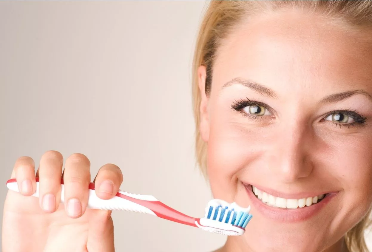 Как работают зубные пасты для восстановления эмали? 